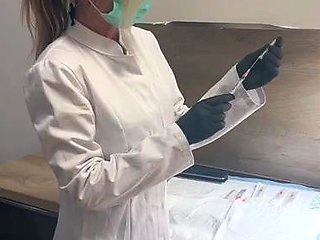 Amateur girl solo masturbation