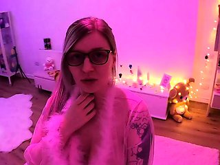 Cumshot amateur MILF suck and jerks dude in the bedroom