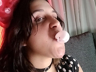 Making a Bubblegum Mess - Minnie Outfit - Bunny Looner
