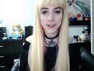 Amateur Webcam Cute Teen Plays Solo with Big