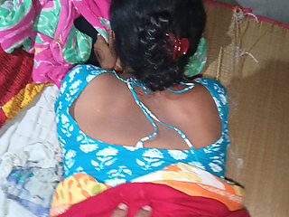 Delivery boy finds bhabhi alone in village and has sex with bhabhi in room