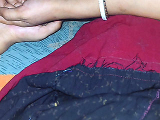 Soye huye bhabi ko choda