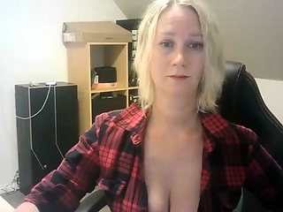 amateur blonde solo webcam