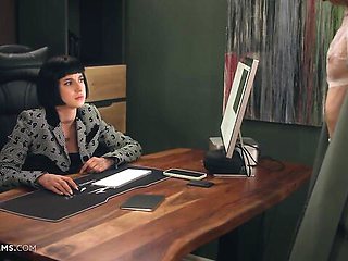 Gracie Sweet and Sarah Heizel are enjoying pussy-licking so much