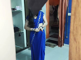 Viral Video of a Hot Desi Bhabhi Putting on a Saree