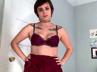 Amateur Webcam Teen Flashes Masturbates