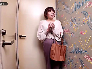 Uncensored Face Reveal. the Delivery Girl at My Door Turned Out to Be the Married Woman Living Next Door.