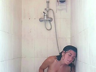 Amateur czech teen in her first toy induced orgasm