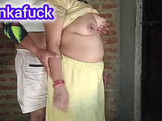 Dehati bhabhi ki ghar me akela pakar mari choot