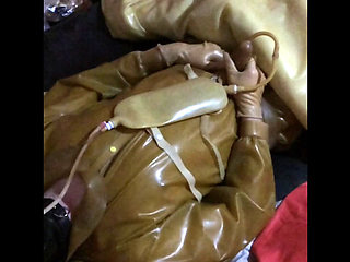 Rubber bed, Piss drink