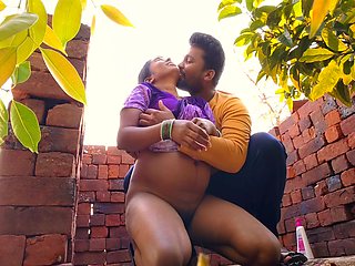 Devar Bhabhi - Devar Apni Bhabhi Ko Apne Purane Bathroom Mein Le Jakar Chod Raha He Xxx Video Hindi Hot Pussy