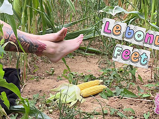 MAGDA AND THE UNUSUAL OBJECTS - Episode 3 - ANAL - EXTERIOR - FOOD INSERTION - DOUBLE - VAGINAL