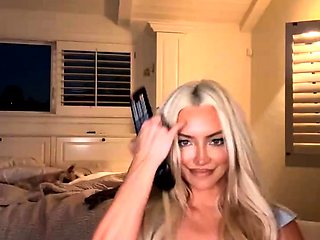 busty blonde babe natural boobs big breasted babe di