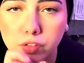 Encontre a namorada safada dos seus sonhos numa mamada