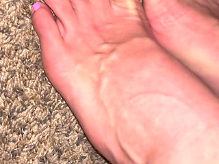 Veiny Feet After Shower - Silent Tease by Ivys Feet Footivities