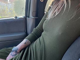 Show Me Your Plug, Slut