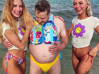 Intense threesome with two blonde babes