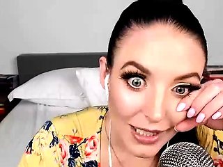 Brunette solo masturbation on webcam