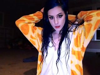 Brunette Couch Webcam Solo Fun Masturbating