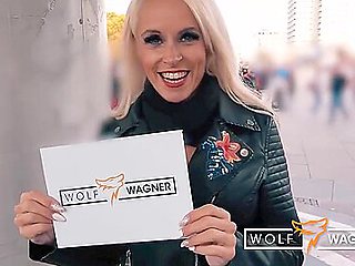 Watch Divine Sophie Logans Clip