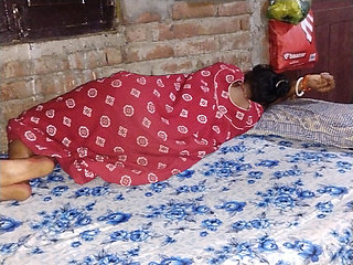 Holi k din desi bhabhi ki thukai