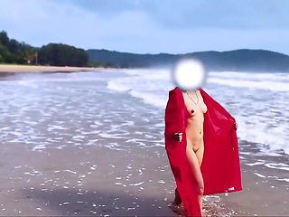 Public Beach Masturbate and Squirt