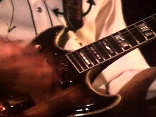 Close up fuck girl in big cock