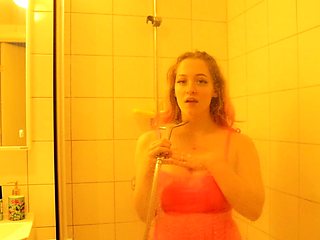 Amateur super hot brunette masturbating 3 mp4