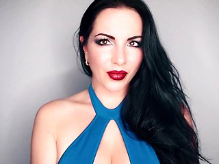 Big boob brunette masturbates on webcam