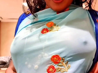 First Time Renu's Exotic Hot Looks & Seductive Tease - Desi Tamil MILF Fire! Renuraj