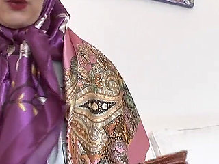 Stepaunt's New Satin Scarves Turn You on! Lady Victoria Valente