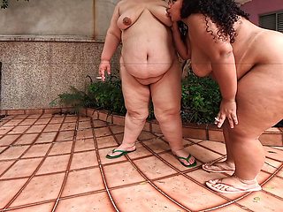 VR Smoking Girl Yvi Valentinny & Pamela Panda