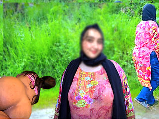 Indian Muslim Hot Girl From Outdoor Gets Fucked in Public Park Small Room With A Stranger When Her family looking for a hotel