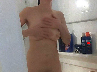 Spinny Duckyy Gets Clean