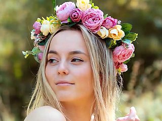 Cute all natural blonde shows sexy body