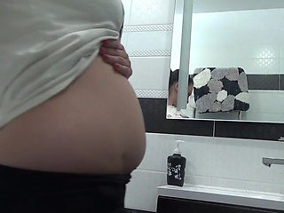 Sexy Kate peeing for you