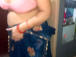 Beautiful bhabhi having romance with devai.