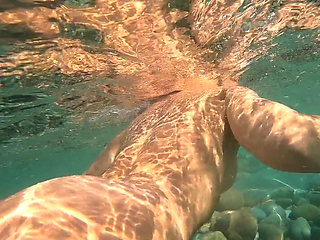 Risky Fucked Swim Girl Underwater Public Anal and Pussy Fuck on the Beach Jessijek