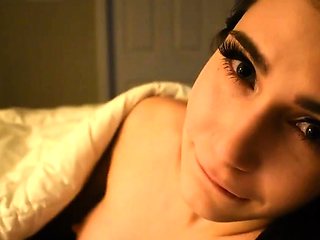 HoloTheWiseWulf – Sister Makes You Cum Under the Covers