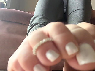 Fetish for naughty feet loves to show off my little feet and sole and simulate Footjob
