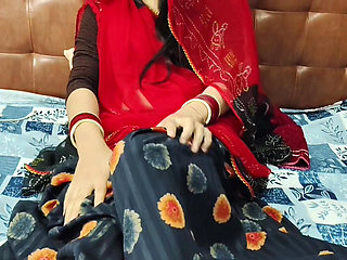 Desi Bhabhi Ne Gaand Me Ungli daal k Pyaas bujhayi