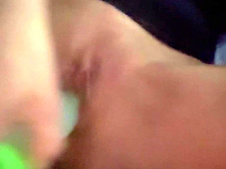 MILF Loves to Fuck Pussy Early Mornings