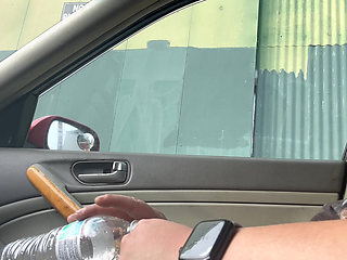 Maritza peeing & cumming