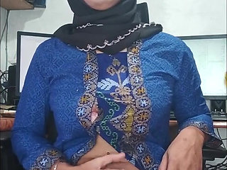 Hijab Tgirl Masturbating to Orgasm