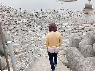 Outdoor Exposure in Ultra-low-rise Jeans
