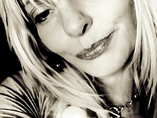 Singing to Santa and Being His Free Xmas Slut