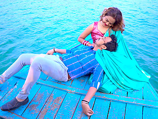 Husband and wife honeymooned and had hardcore sex in the middle of the sea