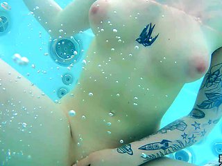 Barely legal brunette babe pleasures her shaven puss in the sun by the pool