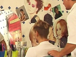 Fucke barebak in the haridressr shop