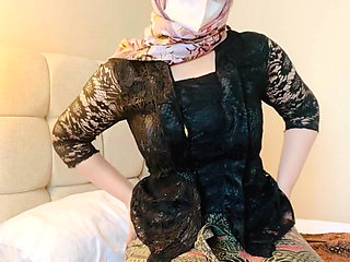 Solo female masturbation with indonesian traditional dress